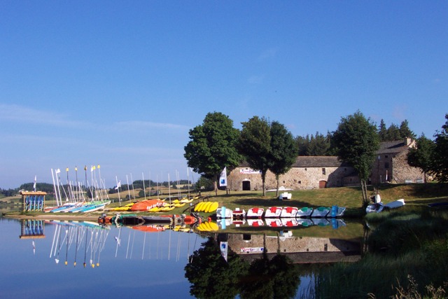 Camping au lac de devesset, hébergement à proximité de Saint-Agrève